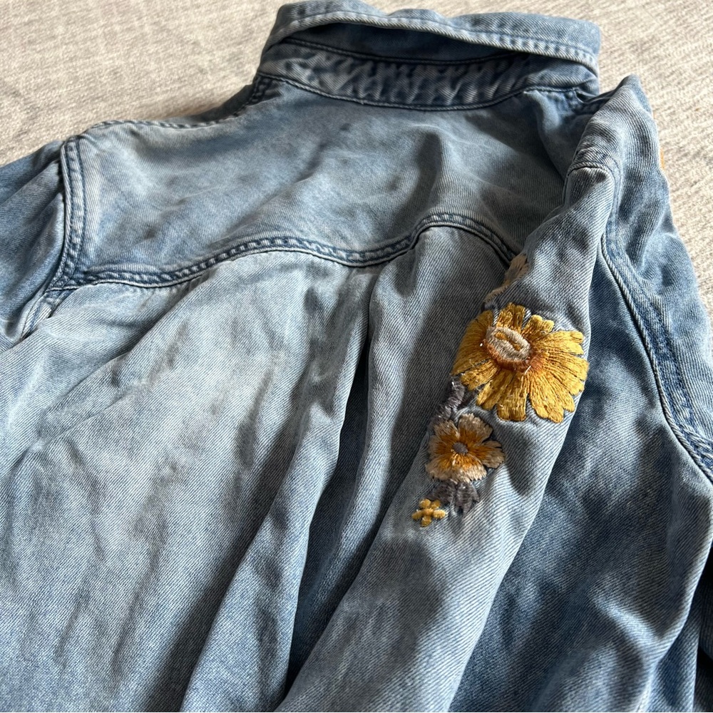 Stetson Women’s Lyocel Denim Shirt with Yellow Floral Embroidery Size Large - Picture 5 of 13